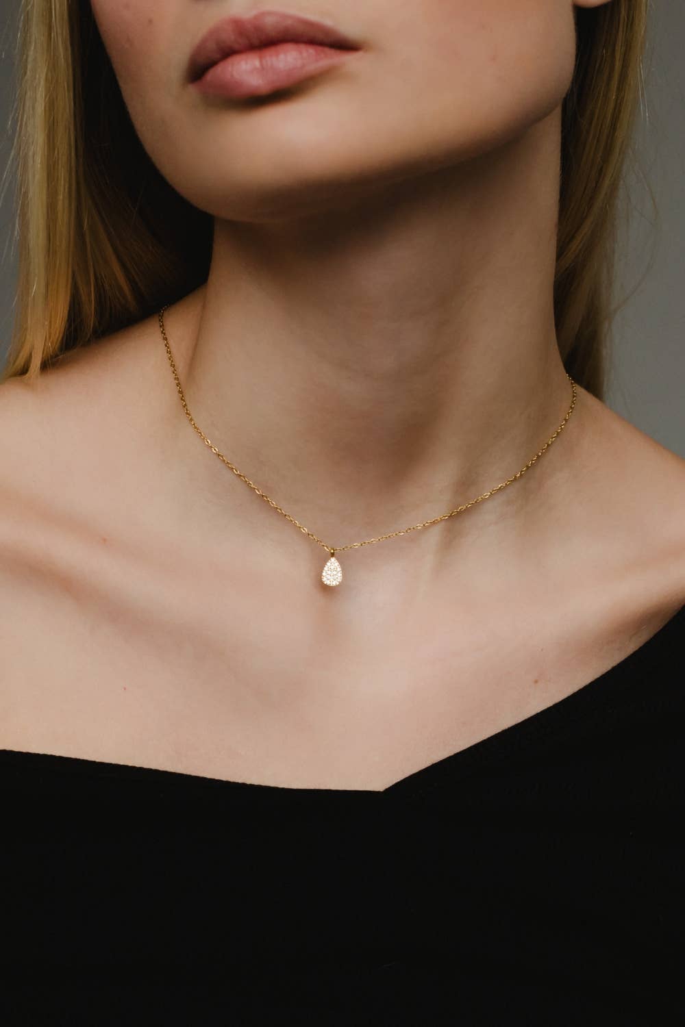 Luxe Gold Teardrop Rhinestone Necklace